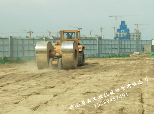 沖擊壓路機